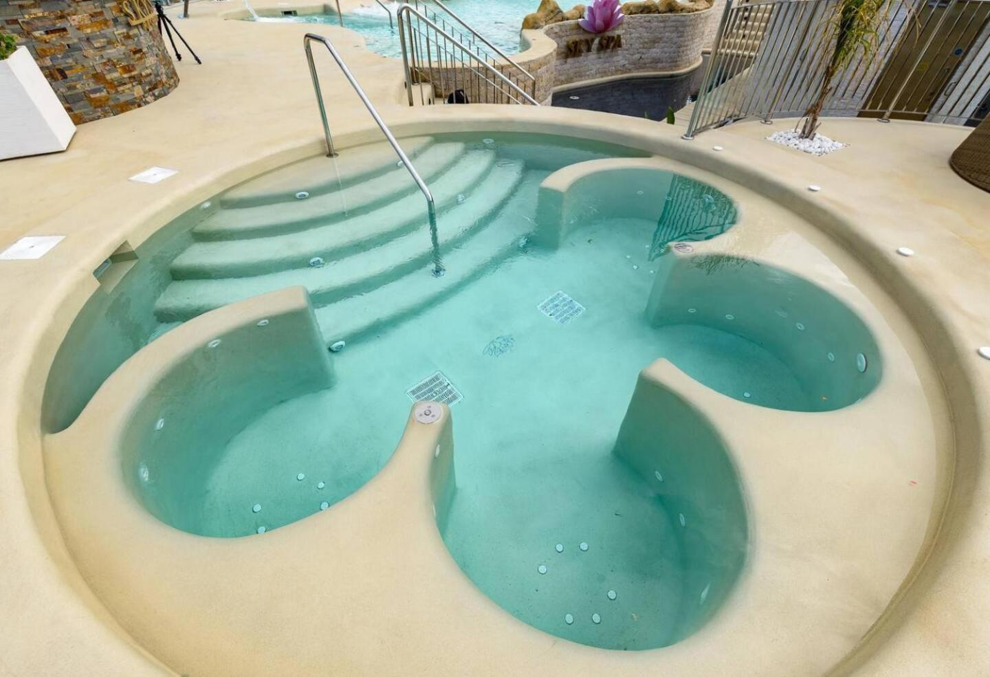 Urban Oasis At Luxurious Ocean Village Гибралтар Екстериор снимка