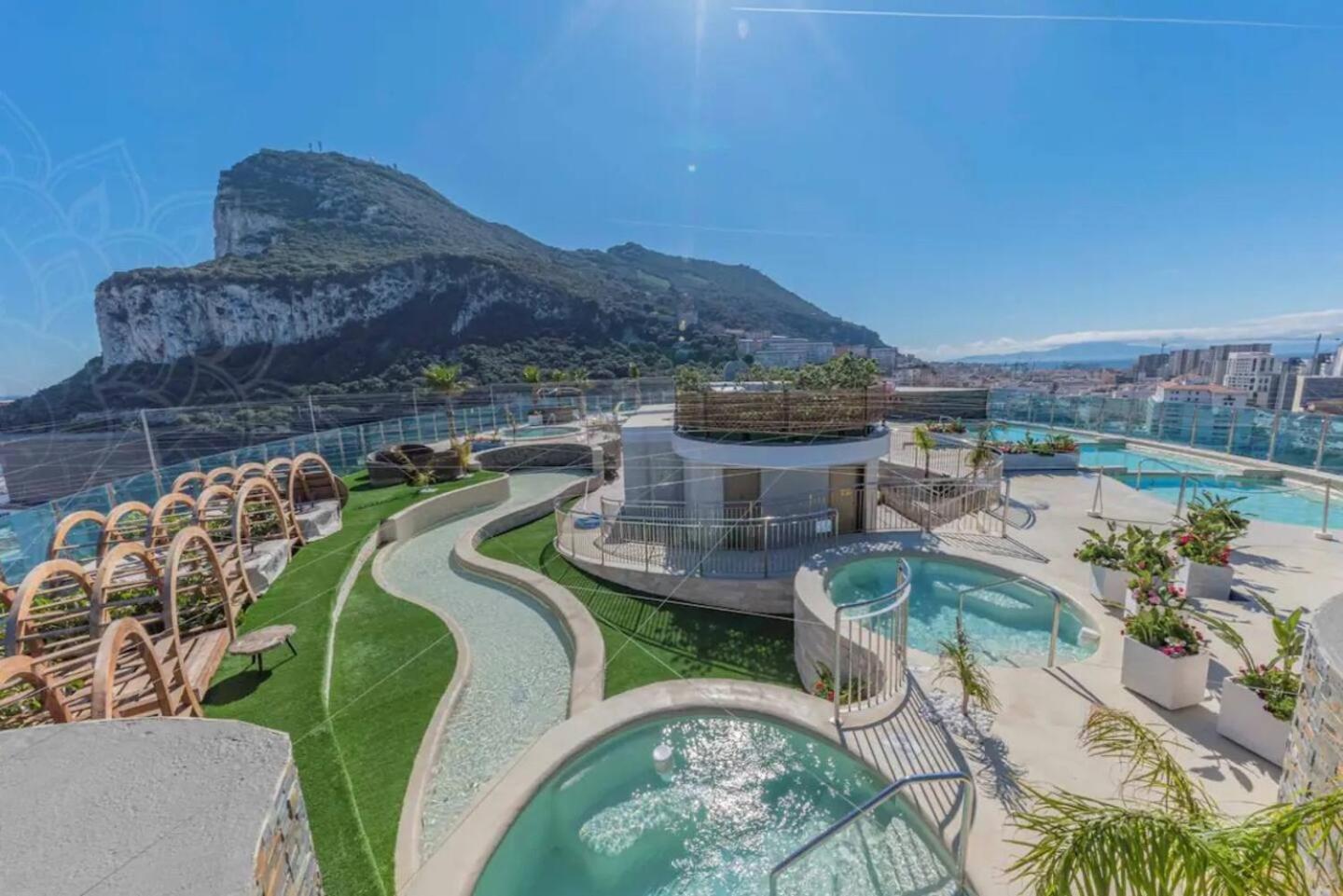 Urban Oasis At Luxurious Ocean Village Гибралтар Екстериор снимка