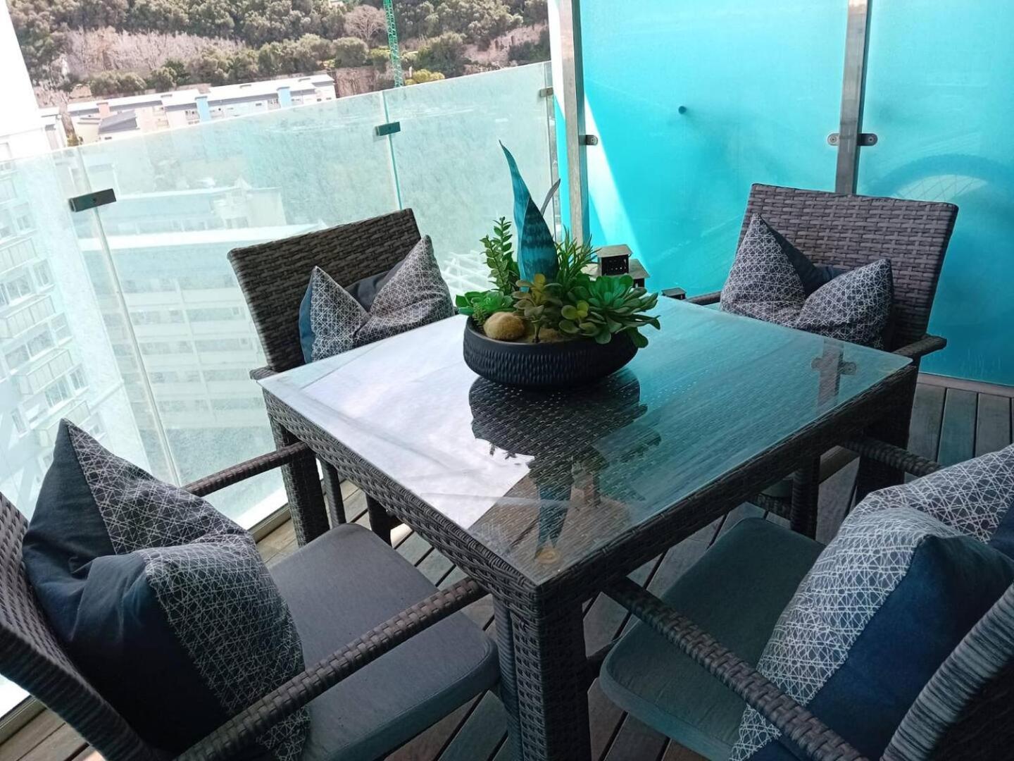 Urban Oasis At Luxurious Ocean Village Гибралтар Екстериор снимка
